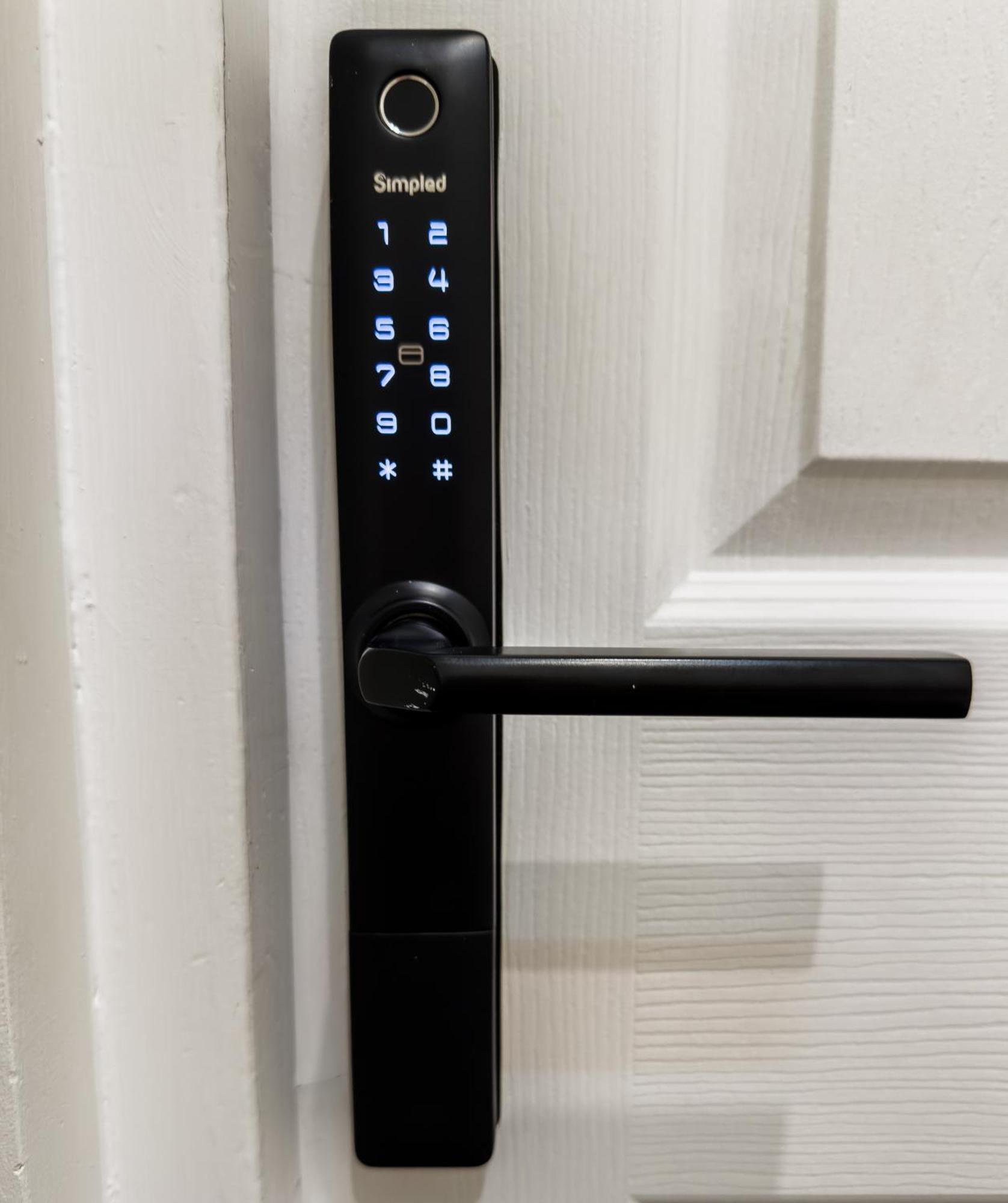 Lethbridge 49 3 Super Fibre Wifi, Free Parking